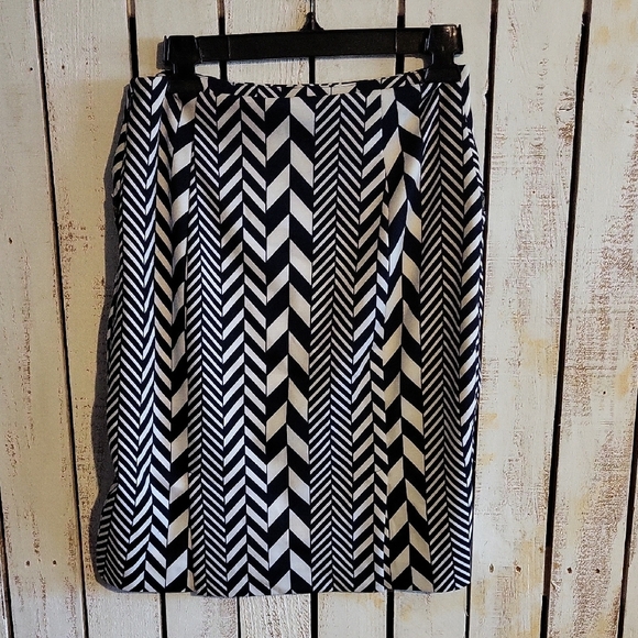 Michael Kors Navy and White Chevron Pencil Skirt - Picture 2 of 3